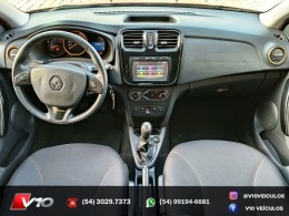 RENAULT - SANDERO - 2017/2018 - Vermelha - R$ 53.900,00