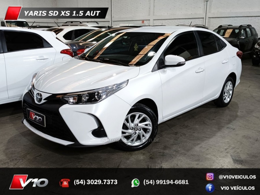 TOYOTA - YARIS - 2022/2023 - Branca - R$ 89.900,00