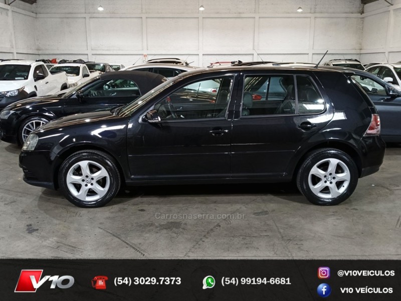 VOLKSWAGEN - GOLF - 2008/2009 - Preta - R$ 42.900,00