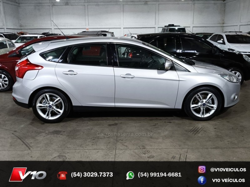 FORD - FOCUS - 2014/2015 - Prata - R$ 52.900,00