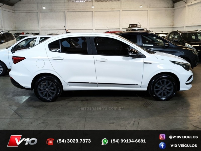 FIAT - CRONOS - 2022/2023 - Branca - R$ 78.900,00