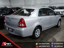 TOYOTA - ETIOS - 2013/2013 - Prata - R$ 37.900,00