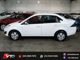 FORD - FIESTA - 2013/2014 - Branca - R$ 37.900,00