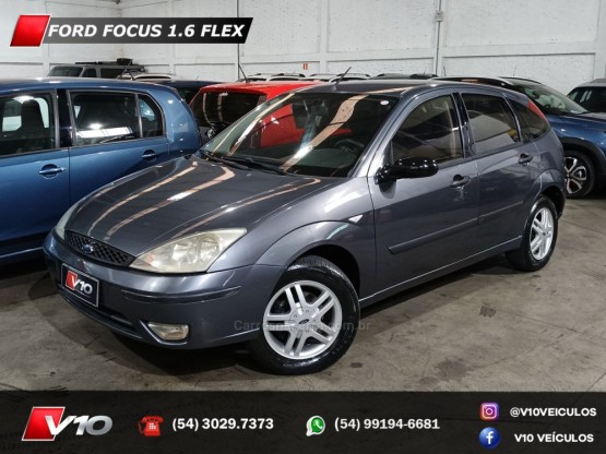 FORD - FOCUS - 2004/2004 - Cinza - R$ 23.900,00