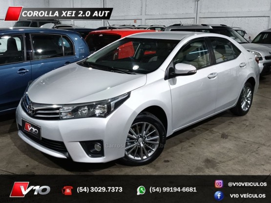 TOYOTA - COROLLA - 2016/2017 - Prata - R$ 92.900,00