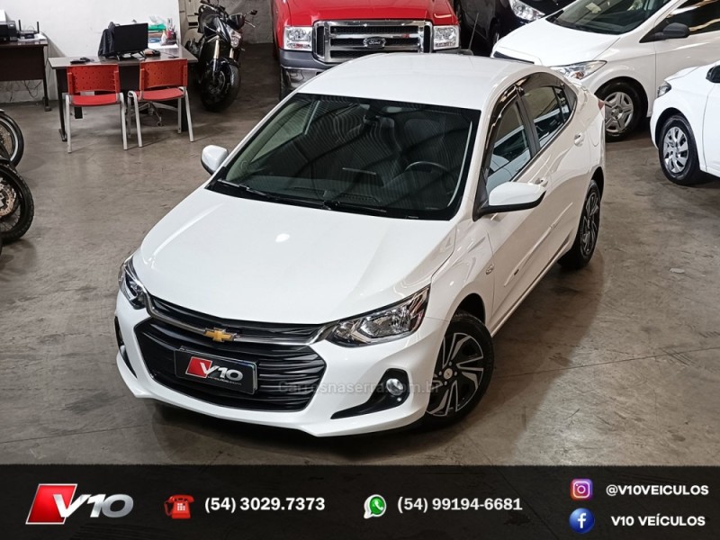 CHEVROLET - ONIX - 2023/2024 - Branca - R$ 74.900,00