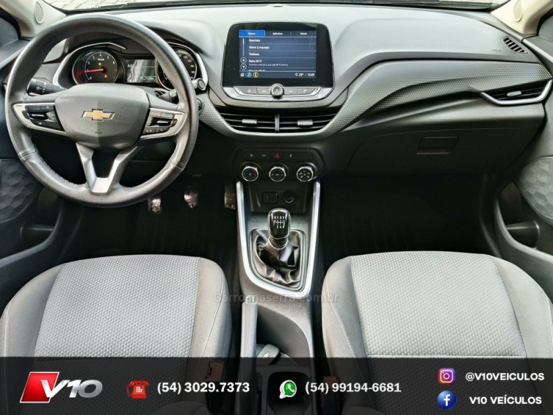 CHEVROLET - ONIX - 2022/2023 - Prata - R$ 79.900,00