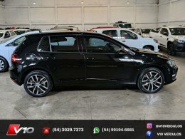 VOLKSWAGEN - GOLF - 2013/2014 - Preta - R$ 82.900,00
