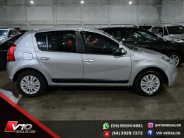 RENAULT - SANDERO - 2013/2013 - Prata - R$ 36.900,00