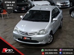 TOYOTA - ETIOS - 2013/2013 - Prata - R$ 35.900,00