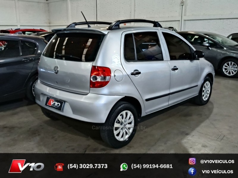 VOLKSWAGEN - FOX - 2004/2005 - Prata - R$ 18.900,00