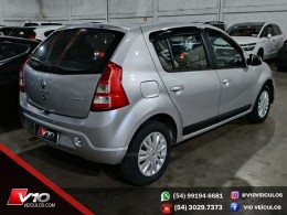 RENAULT - SANDERO - 2013/2013 - Prata - R$ 34.900,00