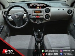 TOYOTA - ETIOS - 2013/2013 - Prata - R$ 37.900,00