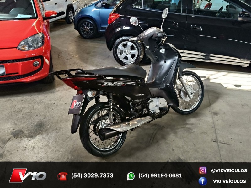 HONDA - BIZ 125 - 2011/2011 - Preta - R$ 7.900,00