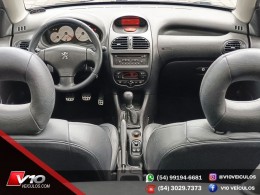 PEUGEOT - 206 - 2002/2003 - Prata - R$ 49.900,00