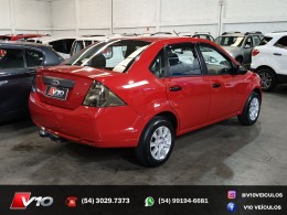 FORD - FIESTA - 2010/2011 - Vermelha - R$ 28.900,00
