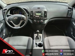 HYUNDAI - I30 - 2011/2012 - Preta - R$ 41.900,00