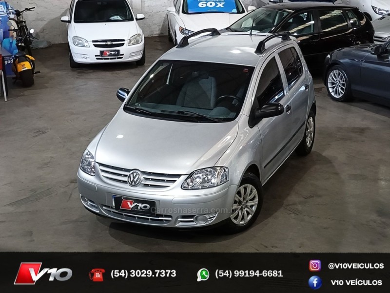 VOLKSWAGEN - FOX - 2004/2005 - Prata - R$ 18.900,00