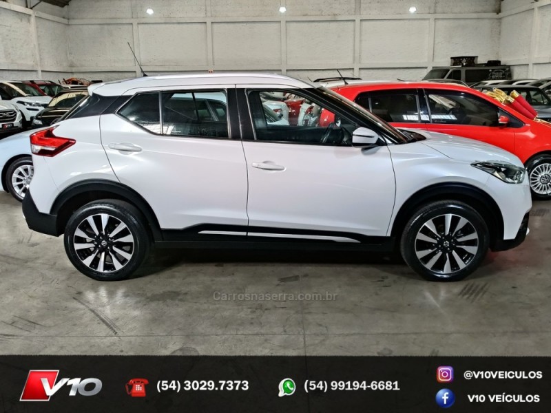 NISSAN - KICKS - 2017/2018 - Branca - R$ 78.900,00
