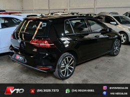VOLKSWAGEN - GOLF - 2013/2014 - Preta - R$ 82.900,00