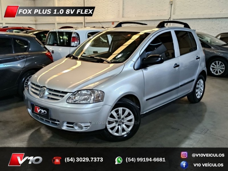 VOLKSWAGEN - FOX - 2004/2005 - Prata - R$ 18.900,00
