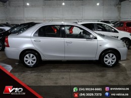 TOYOTA - ETIOS - 2013/2013 - Prata - R$ 35.900,00