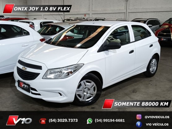 CHEVROLET - ONIX - 2017/2018 - Branca - R$ 47.900,00