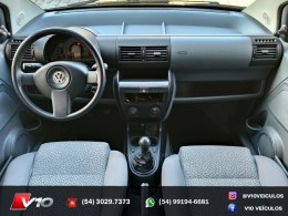 VOLKSWAGEN - FOX - 2004/2005 - Prata - R$ 18.900,00