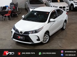 TOYOTA - YARIS - 2022/2023 - Branca - R$ 89.900,00