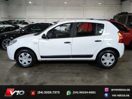 RENAULT - SANDERO - 2009/2010 - Branca - R$ 29.900,00