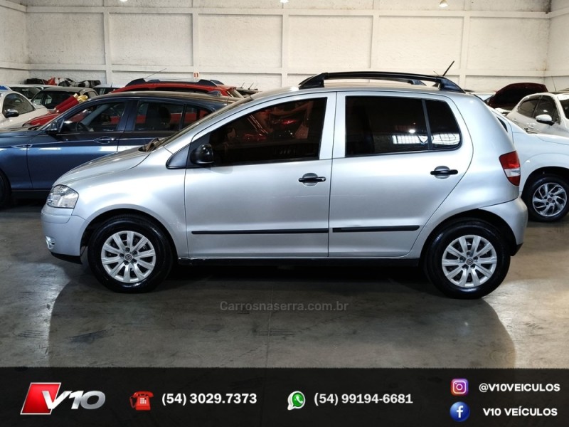 VOLKSWAGEN - FOX - 2004/2005 - Prata - R$ 18.900,00